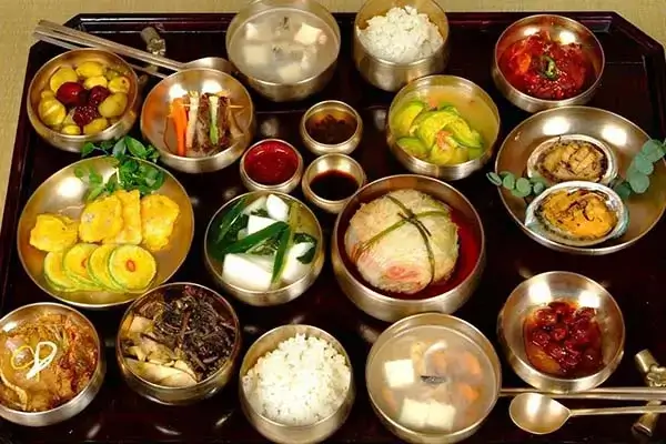 Cách trình bày một bữa ăn của người Hàn